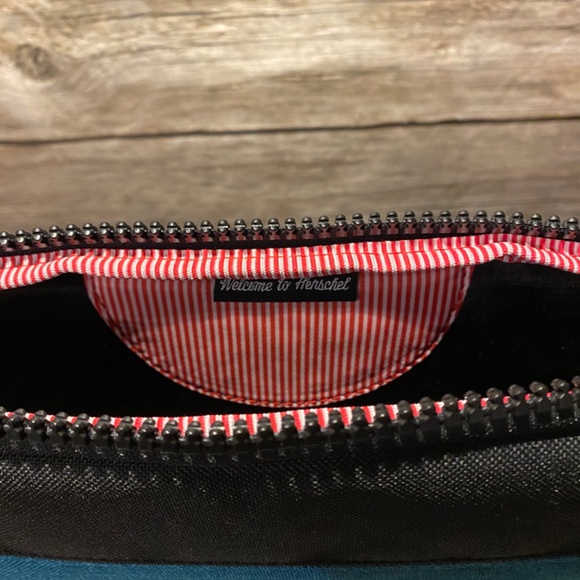 Authentic Hershel Padded Zipper Tablet Tote - Brand NEW measures 13’x8’ approx - Picture 4 of 7